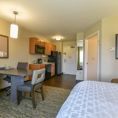 Candlewood Suites Medford By Ihg Exterior photo