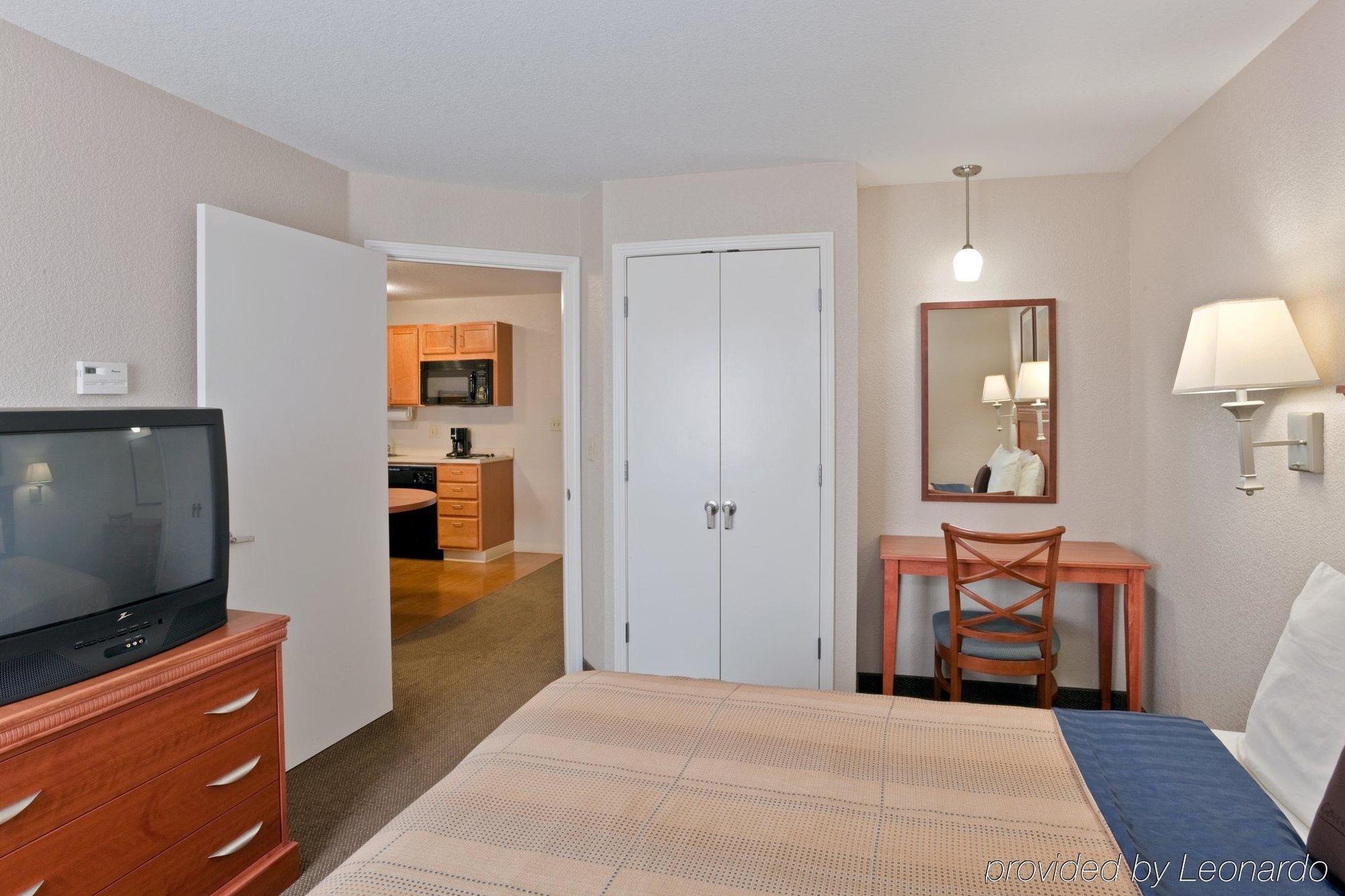 Candlewood Suites Medford By Ihg Exterior photo